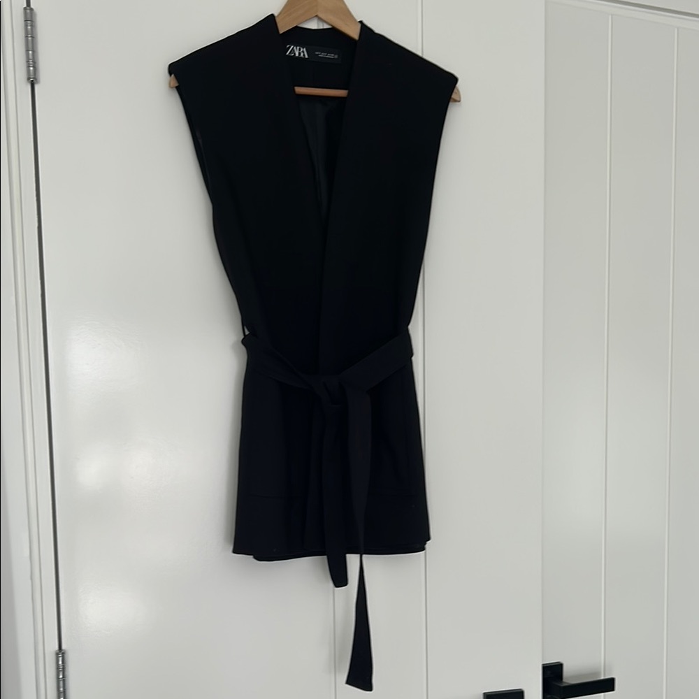 Zara Black Sleeveless Belted Jacket